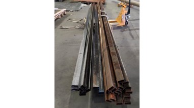 Труба стальная профильная бесшовная прямоугольная 40x25x2 мм 30ХГСА ГОСТ 13663-86 фото